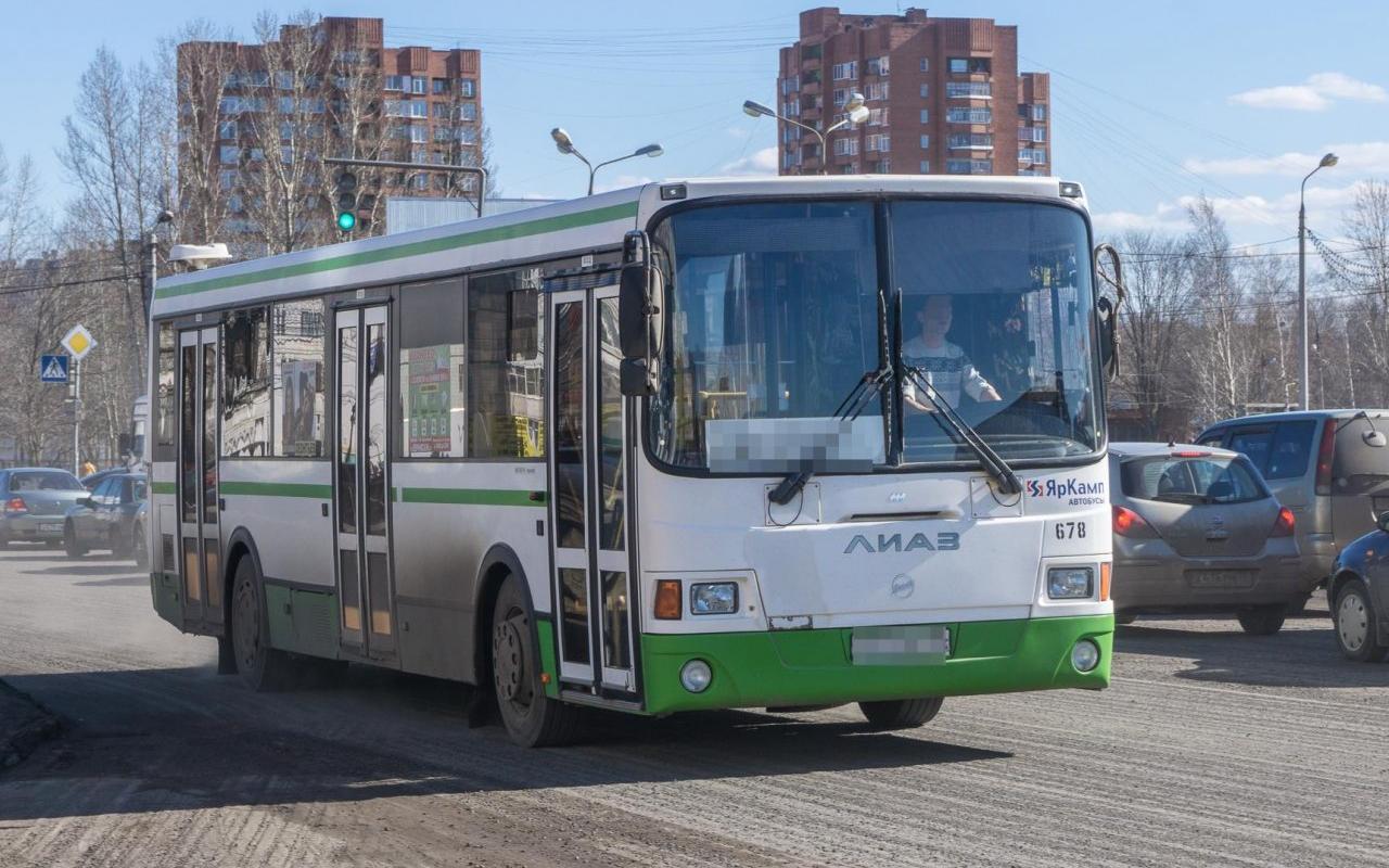 В Чепецке пассажир упал в автобусе во время движения и получил травмы