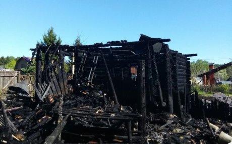 В Чепецке сгорели две дачи и баня