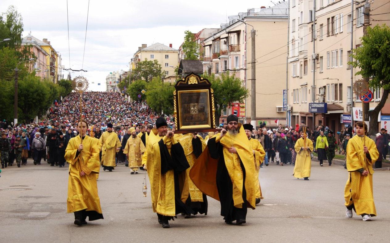 Фоторепортаж: около 70 тысяч верующих отправились из Кирова в Великорецкий крестный ход