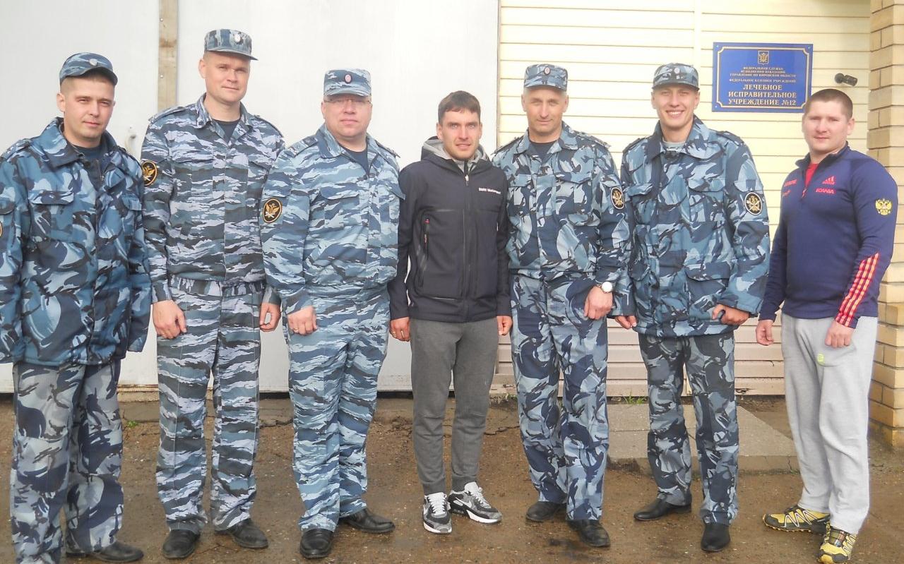 Биатлонист Евгений Гараничев побывал в чепецкой колонии
