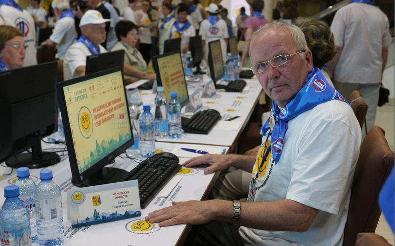 Пенсионер из Чепецка стал победителем в чемпионате по компьютерному многоборью