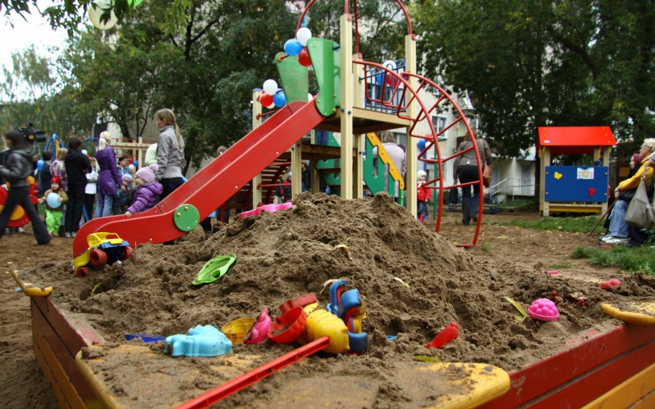 В Чепецке на детской площадке ребенку в голову бросили зажженную спичку