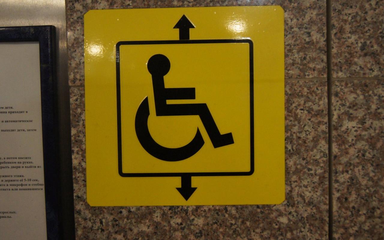 Чепчанину-инвалиду власти не могут поставить пандус в подъезде