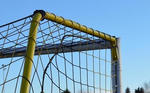 Уголовное дело завели после падения футбольных ворот на школьника в Чепецке