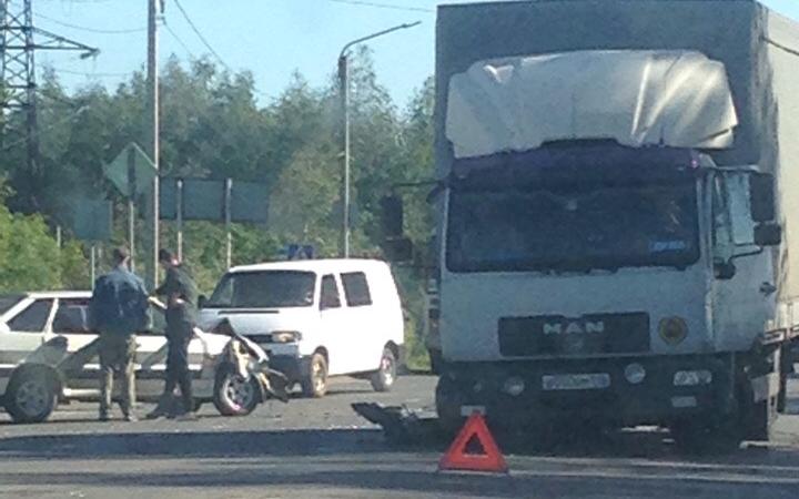 В Чепецке у поста ГИБДД столкнулись «ВАЗ» и MAN