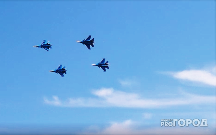 Фоторепортаж с авиашоу "Русских витязей": бурные эмоции, тысячи зрителей и невероятные маневры