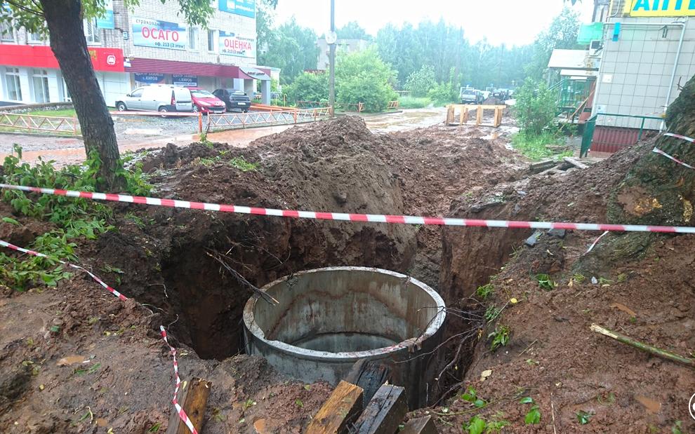 В Чепецке спасают дом, который постоянно топит водой