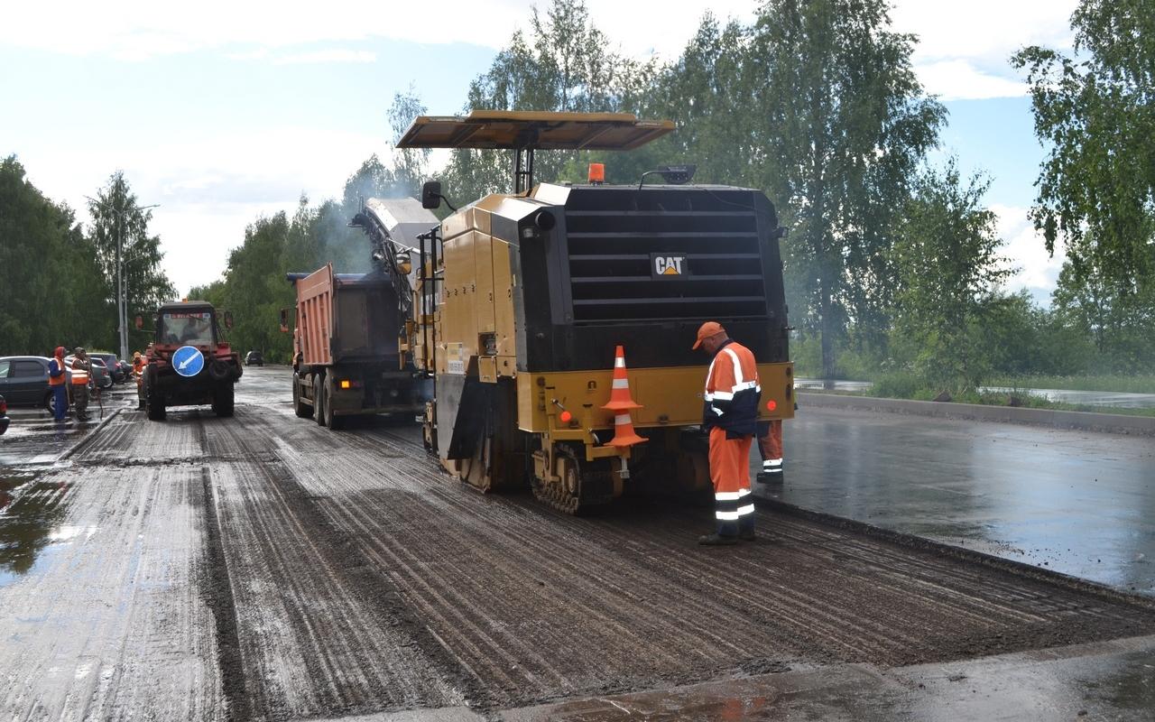 Администрация Чепецка заставит подрядчика переложить асфальт на Вятской Набережной