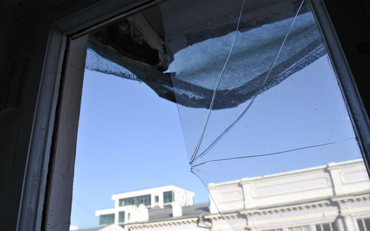 В Кирове женщина при странных обстоятельствах выпала из окна