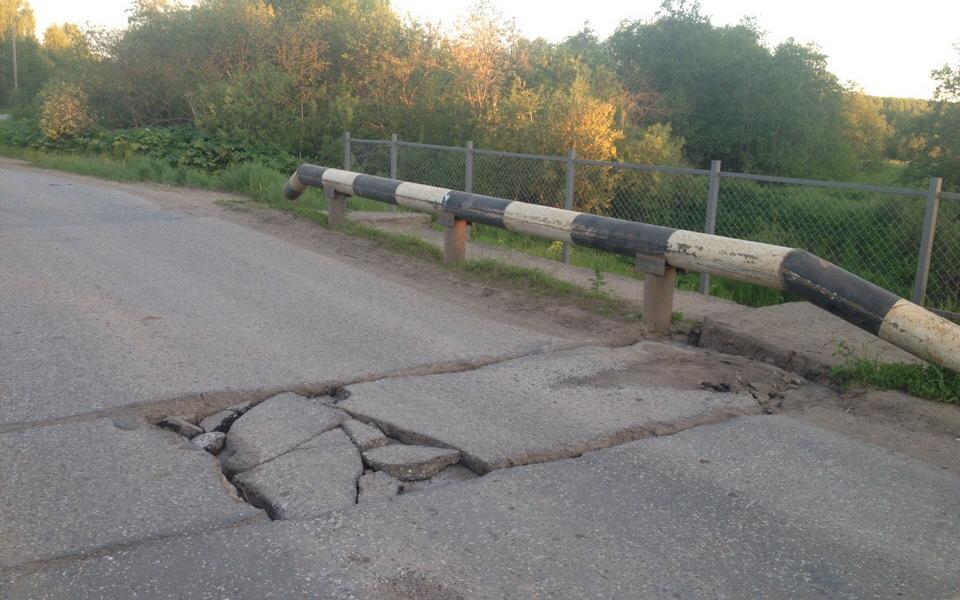 В Кирово-Чепецком районе разрушается мост
