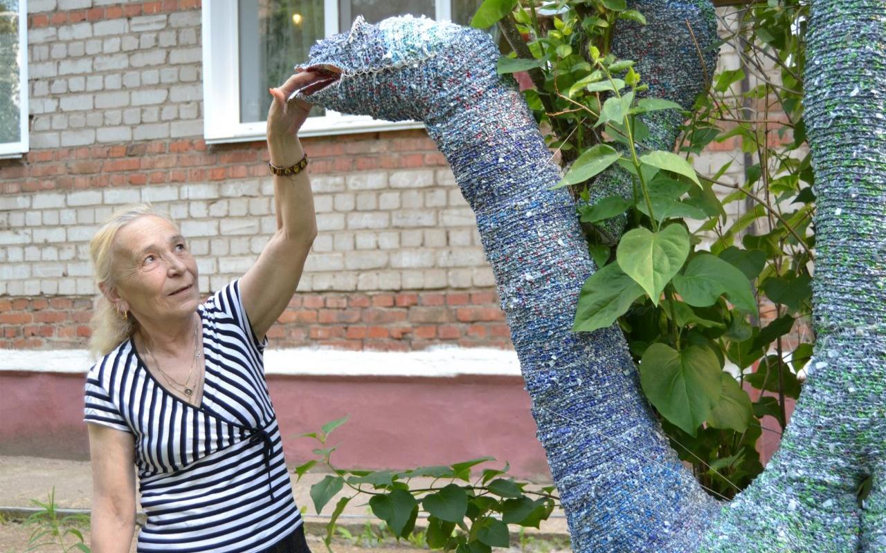 "Монотонное занятие посоветовали врачи": удивительная история фигур во дворе на Лермонтова