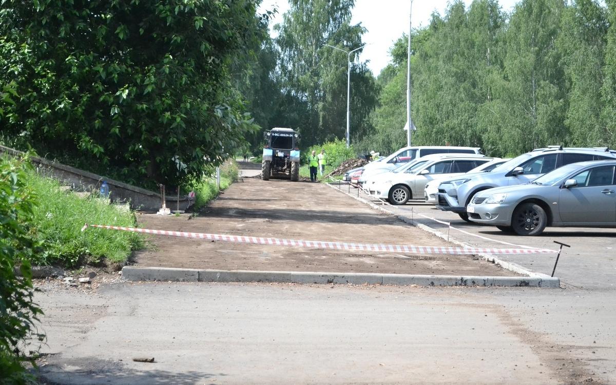 В Кирово-Чепецке начался ремонт тротуаров на Вятской Набережной