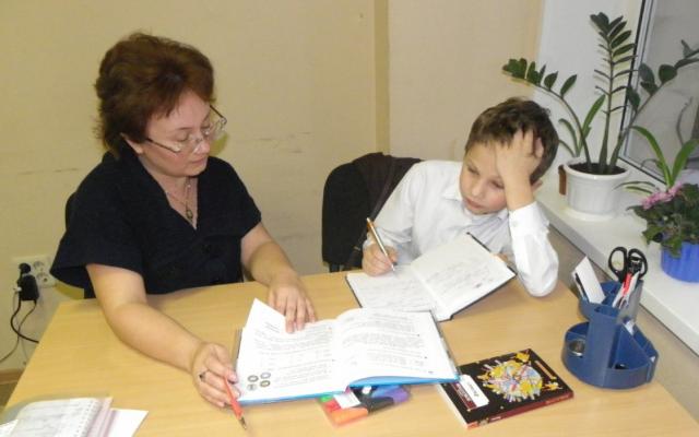 Лучшим учителям ежегодно будут выплачивать премии по 200 тысяч рублей