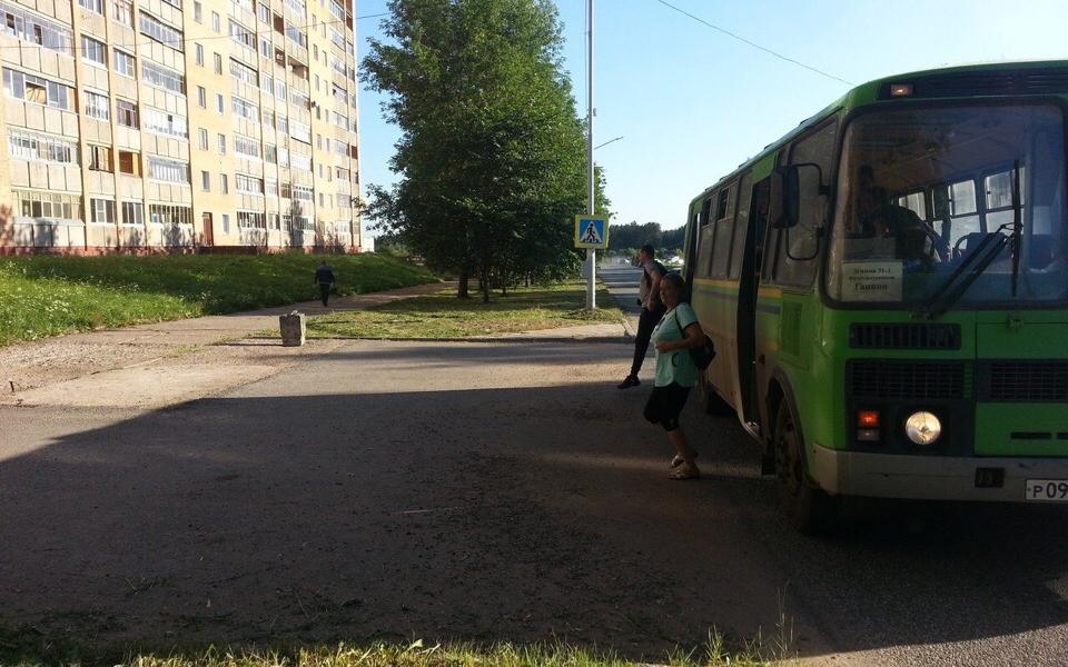 Чепчане остались без остановочного павильона в 8 микрорайоне