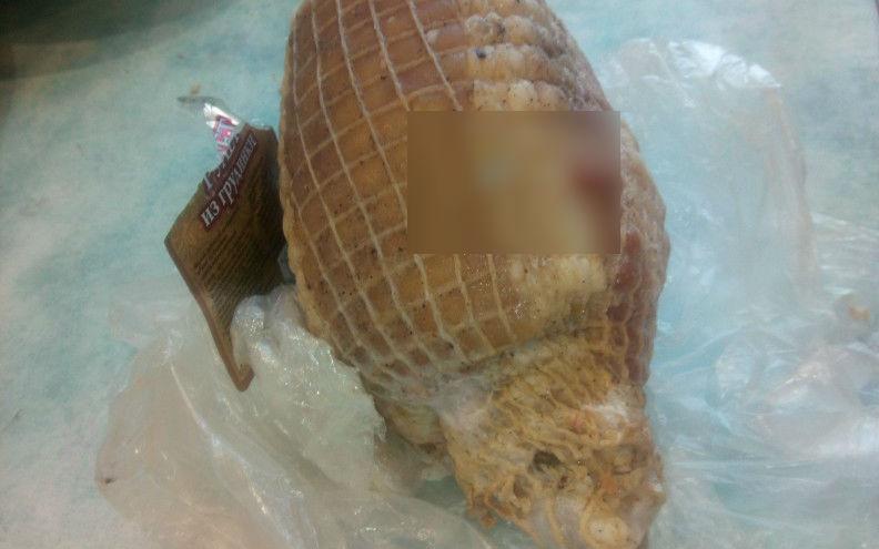 Чепчанин купил в магазине копченое мясо "с сюрпризом"