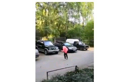 В Кирово-Чепецке женщина в 5 утра танцевала в одиночестве на парковке