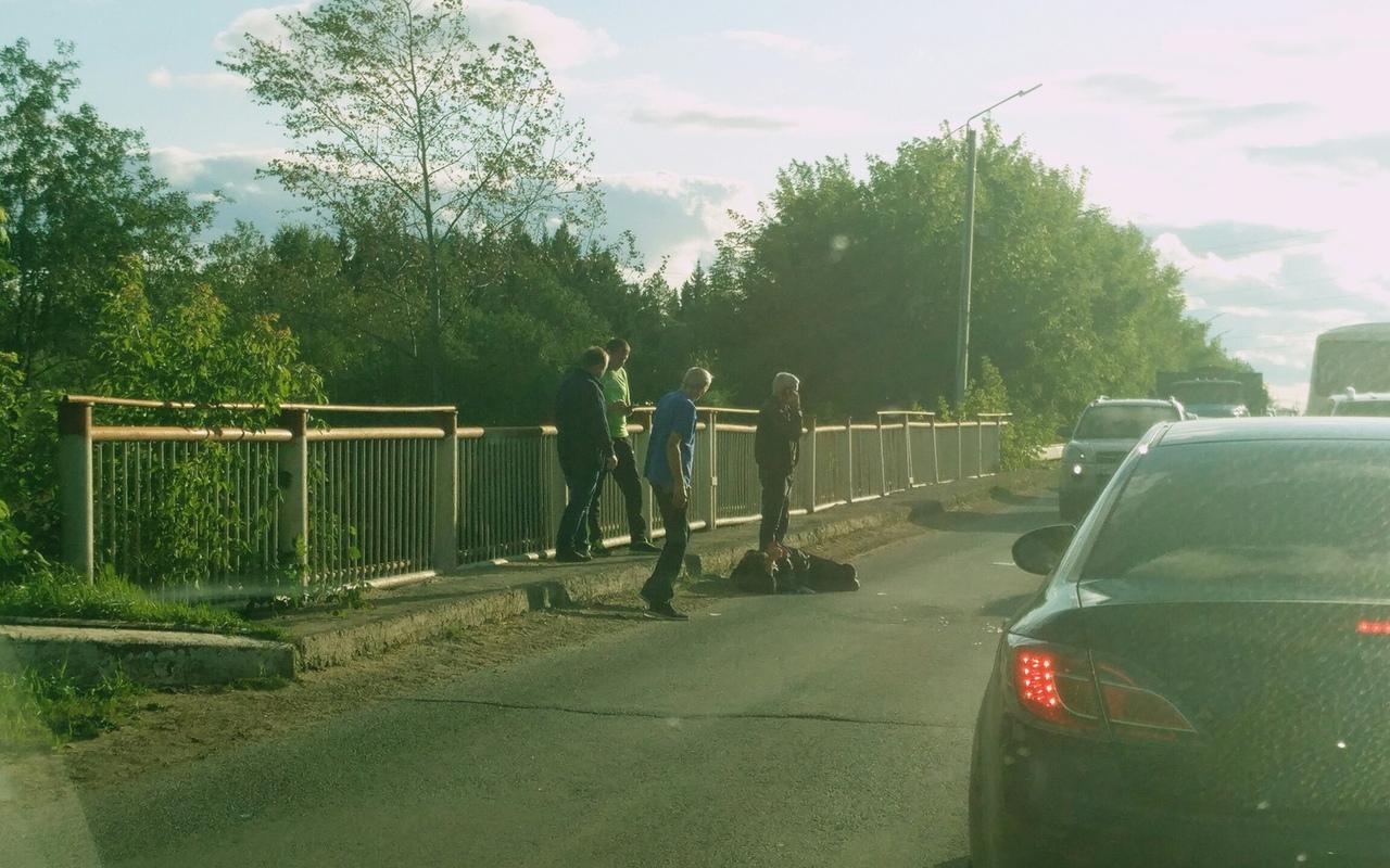 В Кирово-Чепецке на мосту иномарка сбила пенсионера