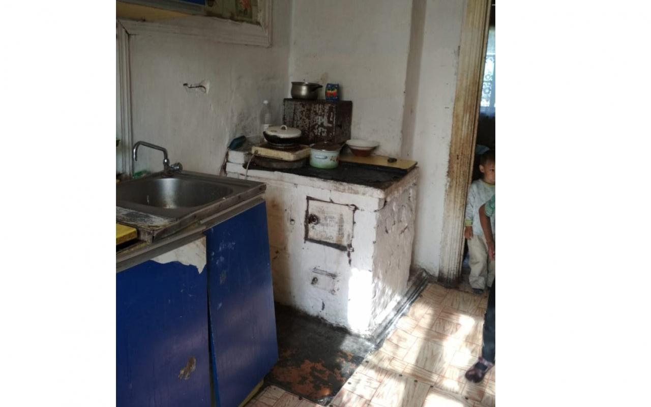 Уполномоченные по правам ребенка навестили многодетную семью в Каринторфе