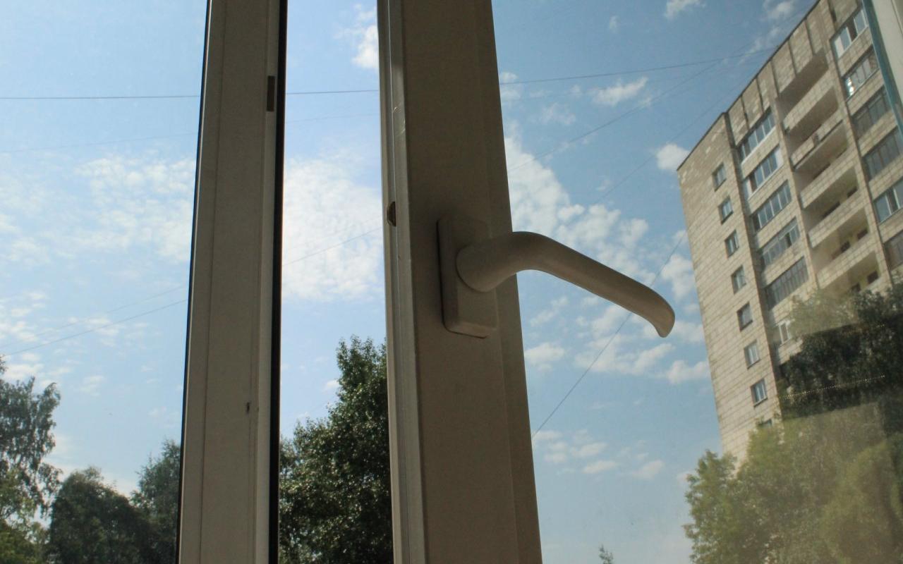 В Чепецке 1 сентября с 5 этажа упал ребенок