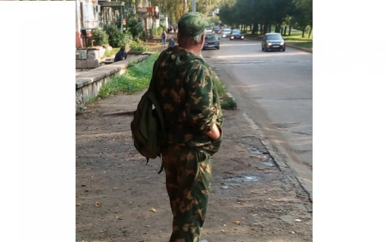 Курильщики на остановках, накрашенные первоклассницы: на что жаловались чепчане на этой неделе