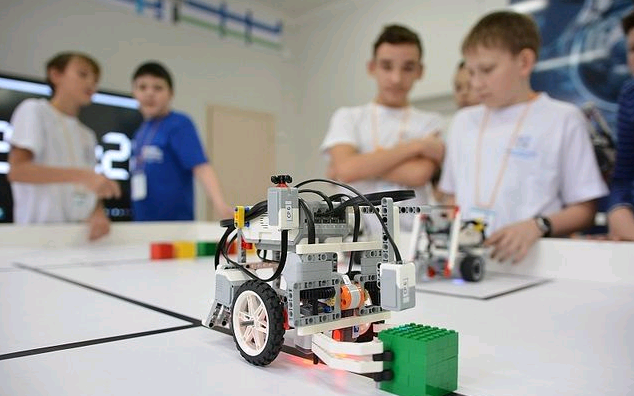 Для школьников из Чепецка открылась запись в детский технопарк «Кванториум»