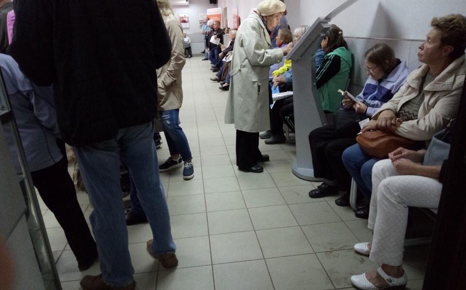 Чепчане вновь жалуются на огромные очереди в «Энергосбыт»