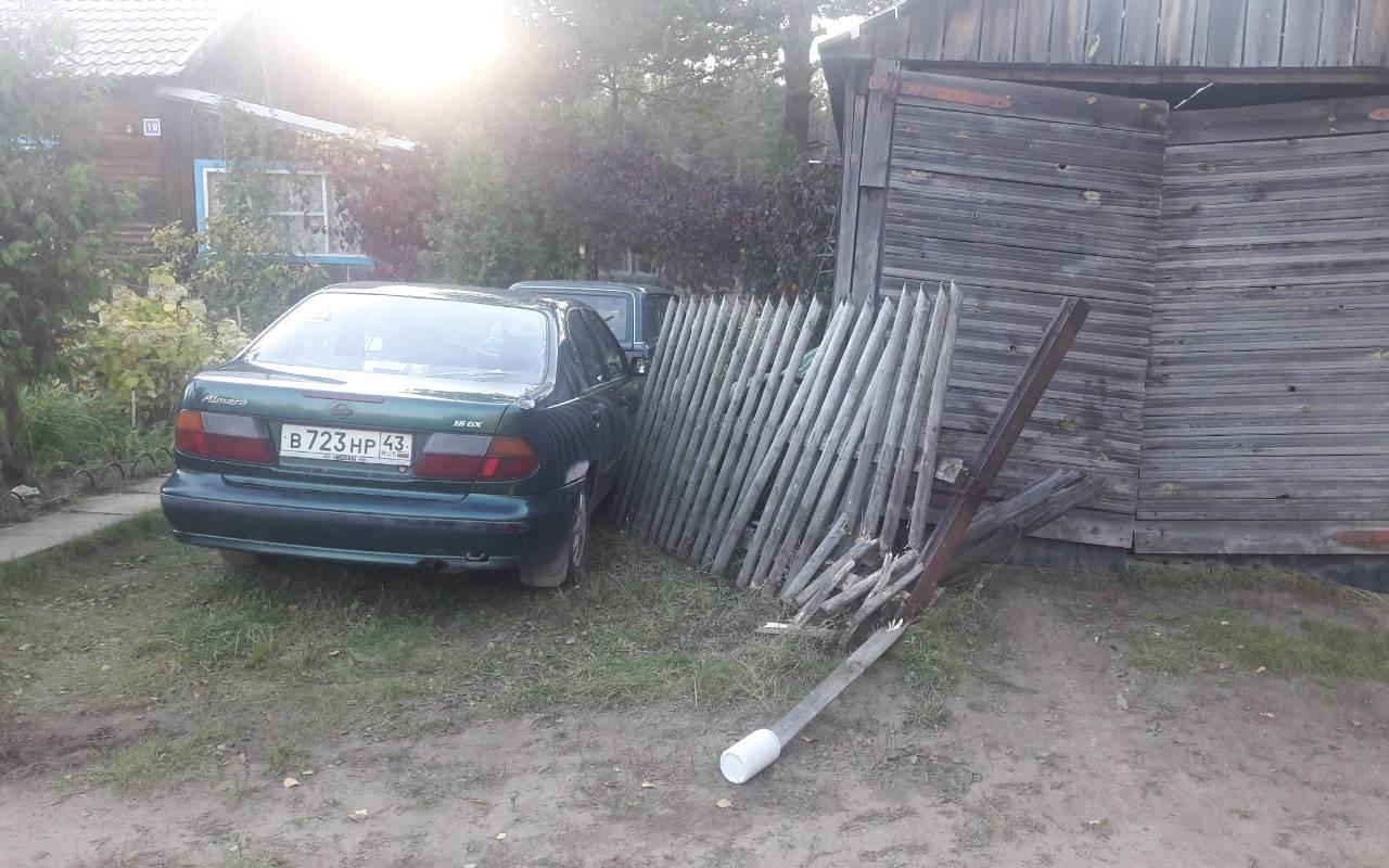 В Чепецком районе пьяный водитель «семерки» снес ворота санатория
