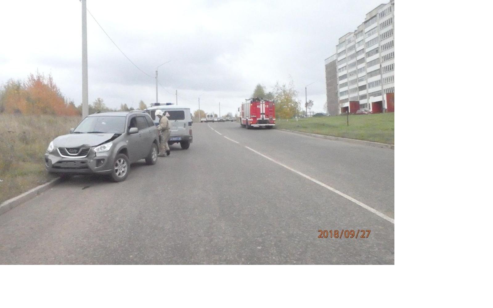 В Чепецке пьяный бесправник протаранил два стоящих авто
