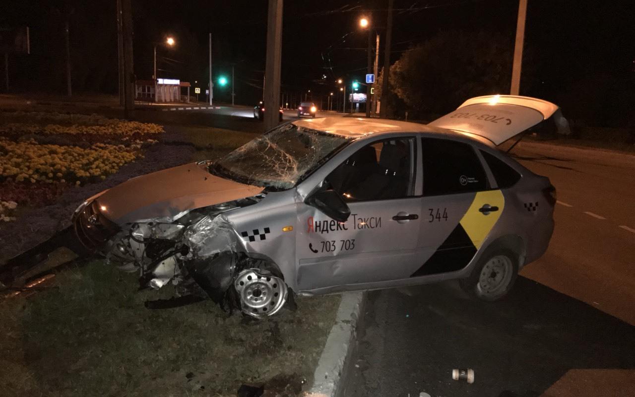 Пассажиры, пострадавшие при ДТП в такси, будут получать компенсацию до 2 миллионов рублей