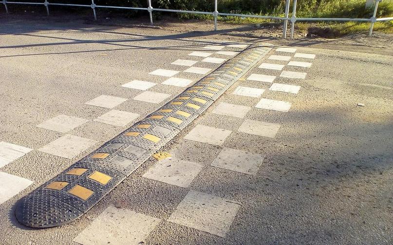 В Чепецком районе установили три новых «лежачих полицейских»