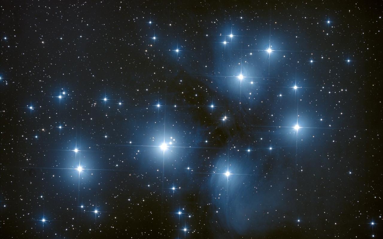 В Кировской области астрономы засняли на фото звездные Плеяды