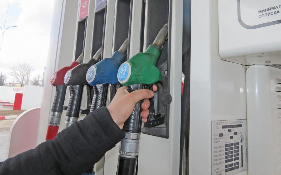 В Чепецке за АЗС в авто перелили бензин, сказав, что бак расширился