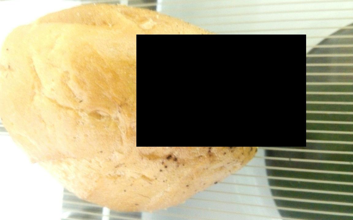В Чепецке жители купили хлеб с неприятным "сюрпризом"