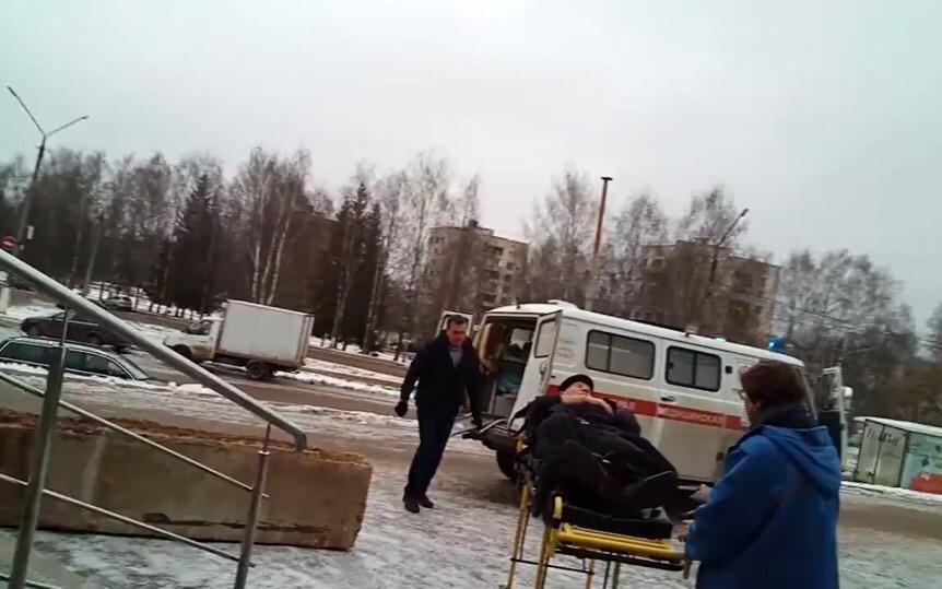 В Чепецке у здания банка пожилому мужчине стало плохо