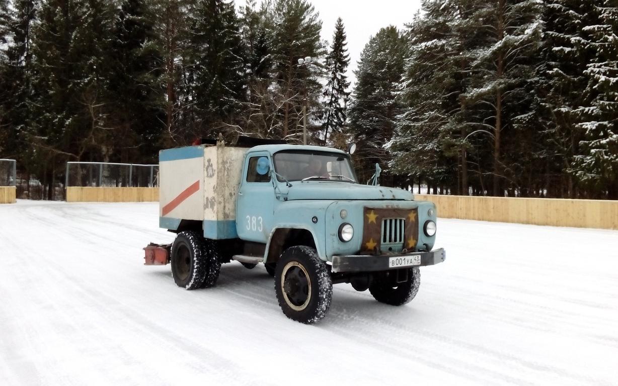В Чепецке готовится к открытию бесплатный каток у моста