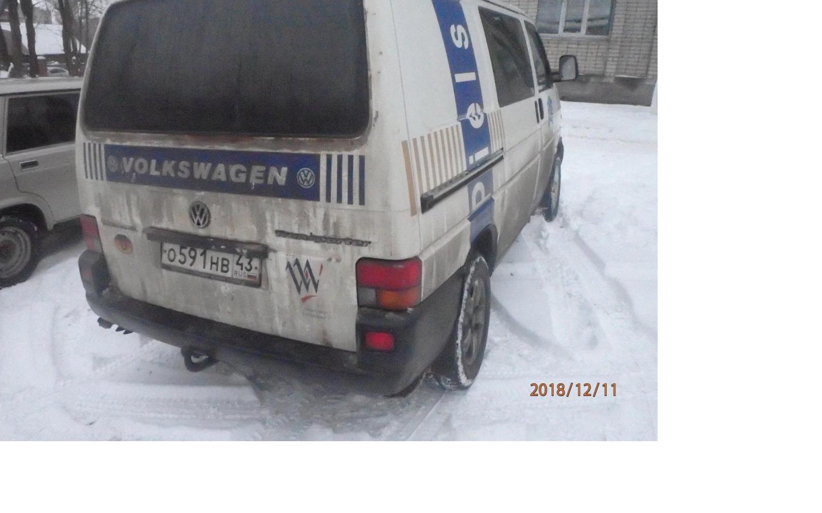 В Чепецке микроавтобус наехал на женщину при движении задним ходом