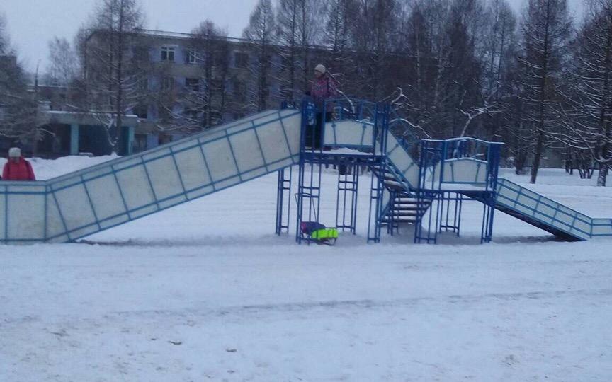 Власти Чепецка исправили горку у главной городской елки