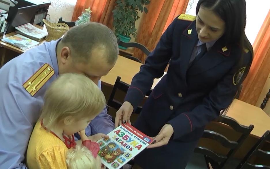 4-летнюю девочку, которую избитой забрали из семьи, перевели из ЦРБ в приют