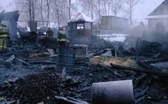 В Чепецком районе сгорел дом, пока хозяева были на работе