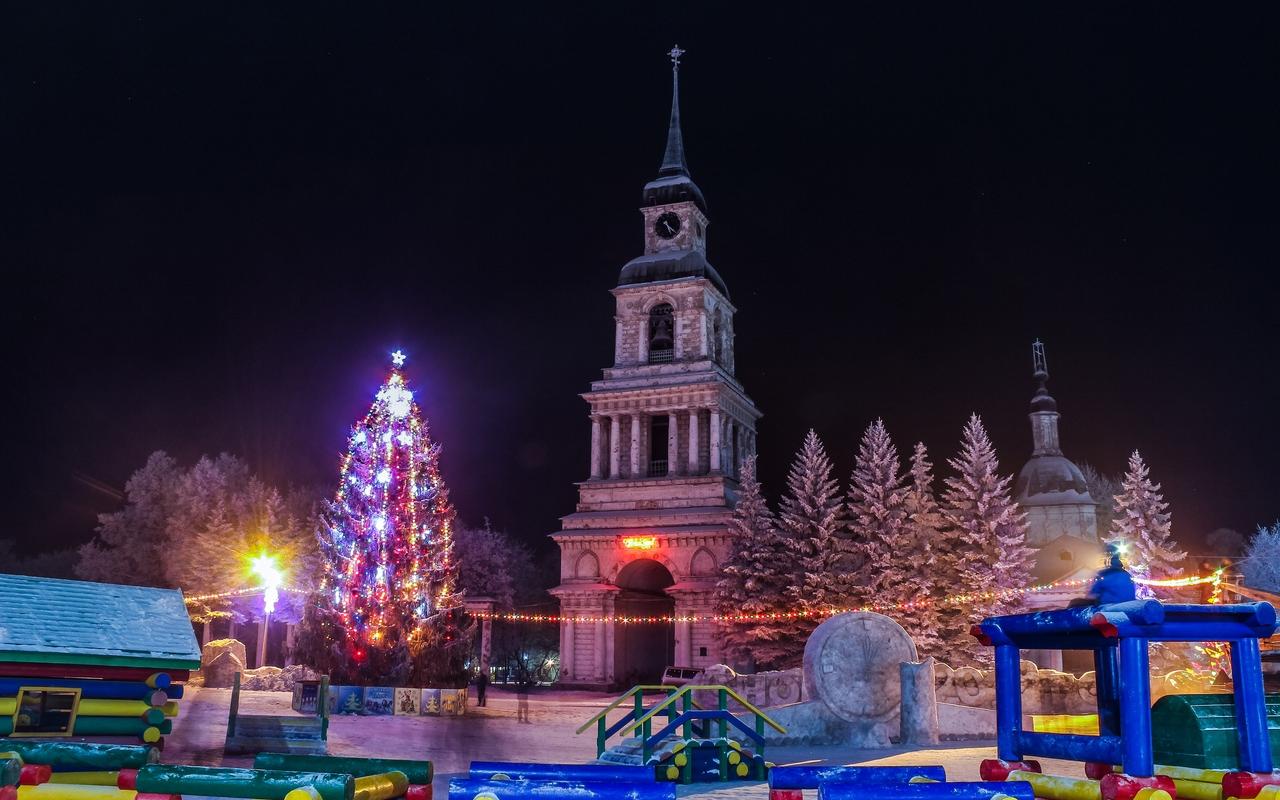 Праздник для людей: как траты на Новый год в Чепецке отличаются от других городов области