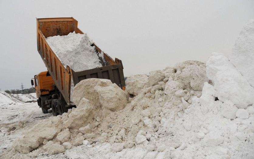 В Чепецке перенесли сроки вывоза снега из города
