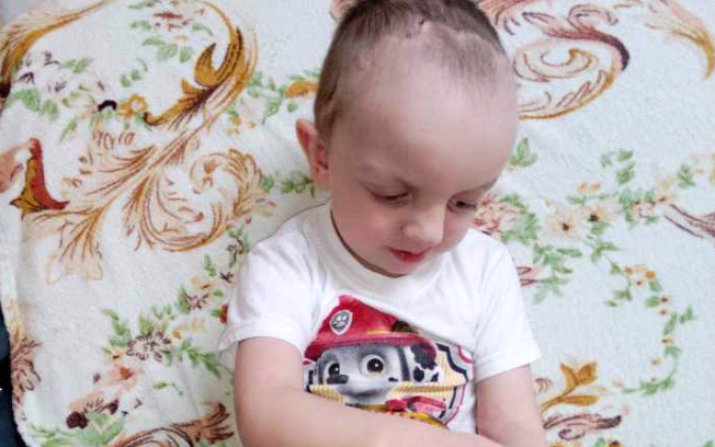 Родители ребенка с редким заболеванием благодарят всех, кто помог спасти их сына