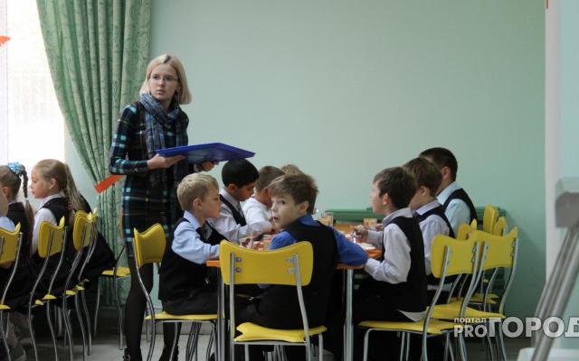 В Роспотребнадзоре хотят запретить школьникам приносить еду с собой