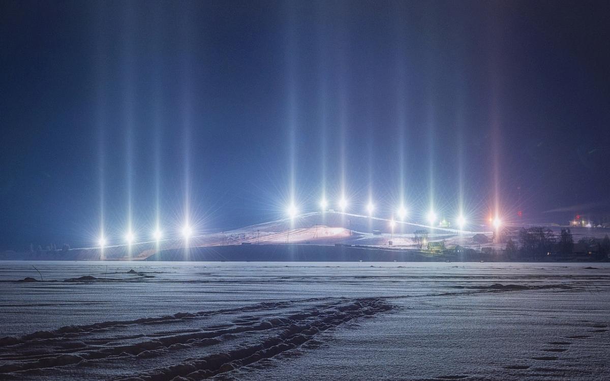 В Кировской области сфотографировали световой лес