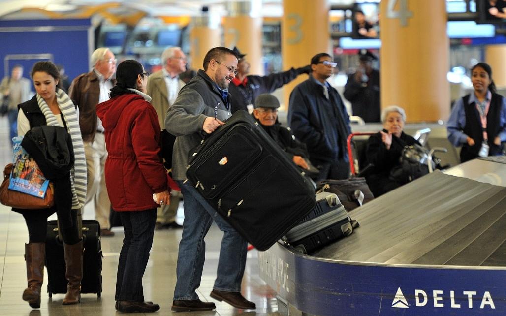 В России рассматривают закон о платном выезде из страны