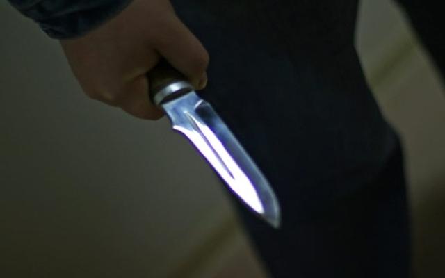 В Чепецке пьяный мужчина гонялся за двумя соседками по коммуналке с ножом