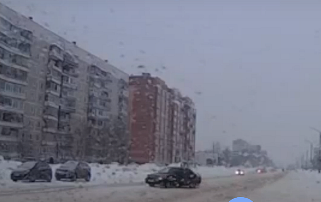 Видео: на проспекте России в Чепецке дрифтуют водители ВАЗов