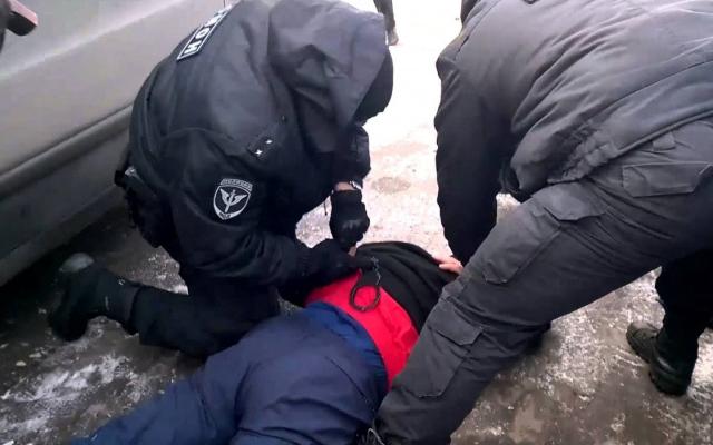 В Чепецке задержали мужчину, который забрался в чужой дом и устроил там погром