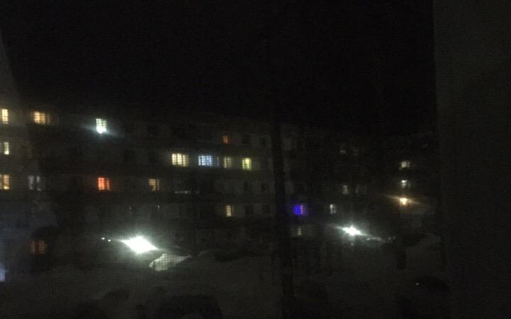 Почему нет света в калининском районе. Нет света. В городе нет освещения. Нет освещения на улице Колтуши. Выключили свет Высоково.