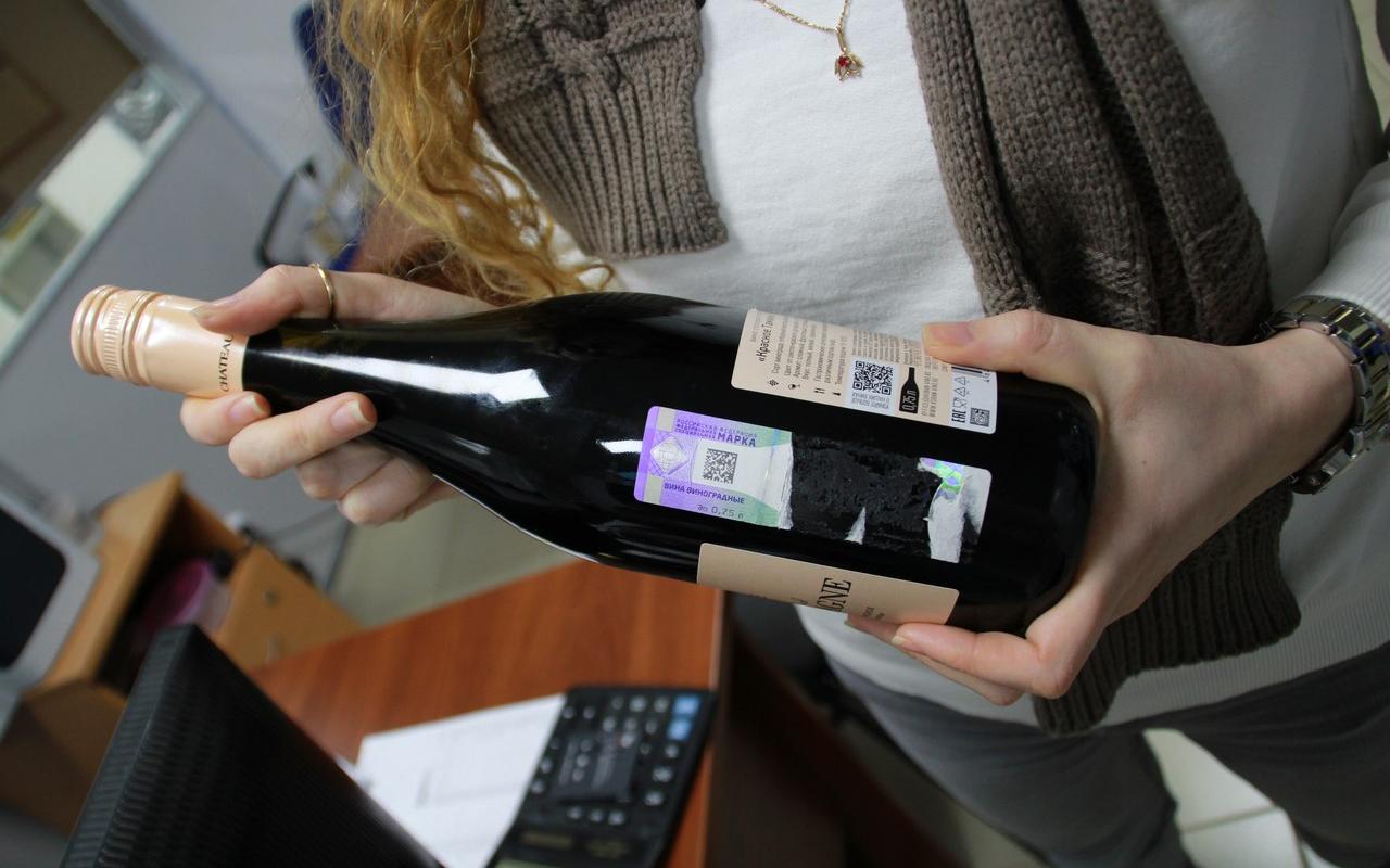 Чепчанка украла алкоголь из магазина и заявила, что за ней «придется побегать»